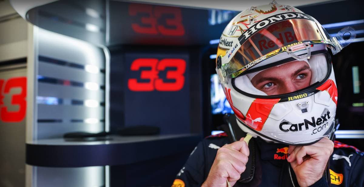 Verstappen venció a Hamilton pero Checo arranca último mañana