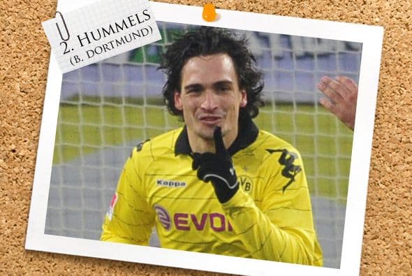La zaga inicia con Mats Hummels, defensor del Borussia Dortmund, líder de la Bundesliga, que no suelta la punta en parte al aporte goleador de sus zagueros.