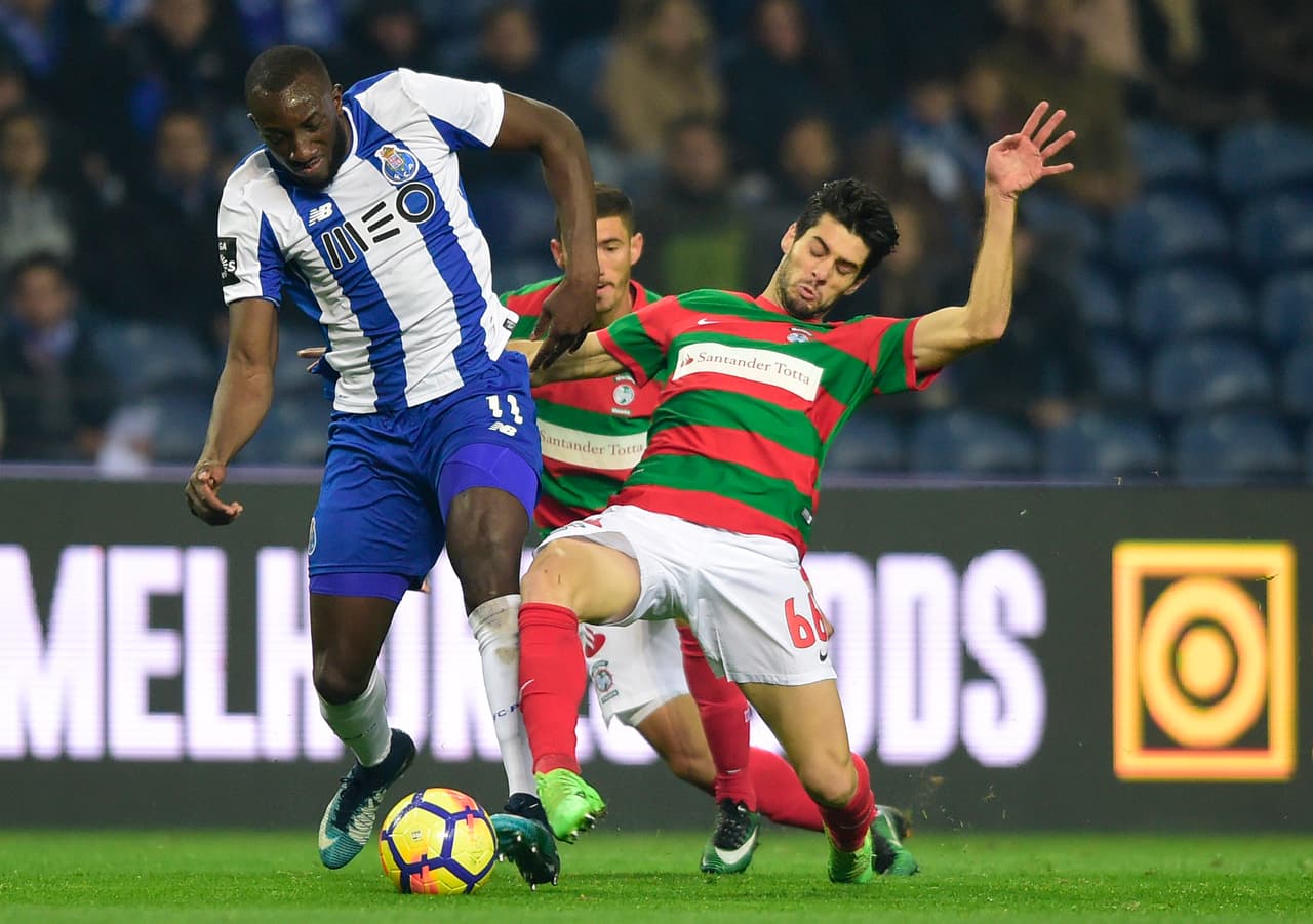 En punta, Moussa Marega fue uno de los que más lo intentó en el equipo local.