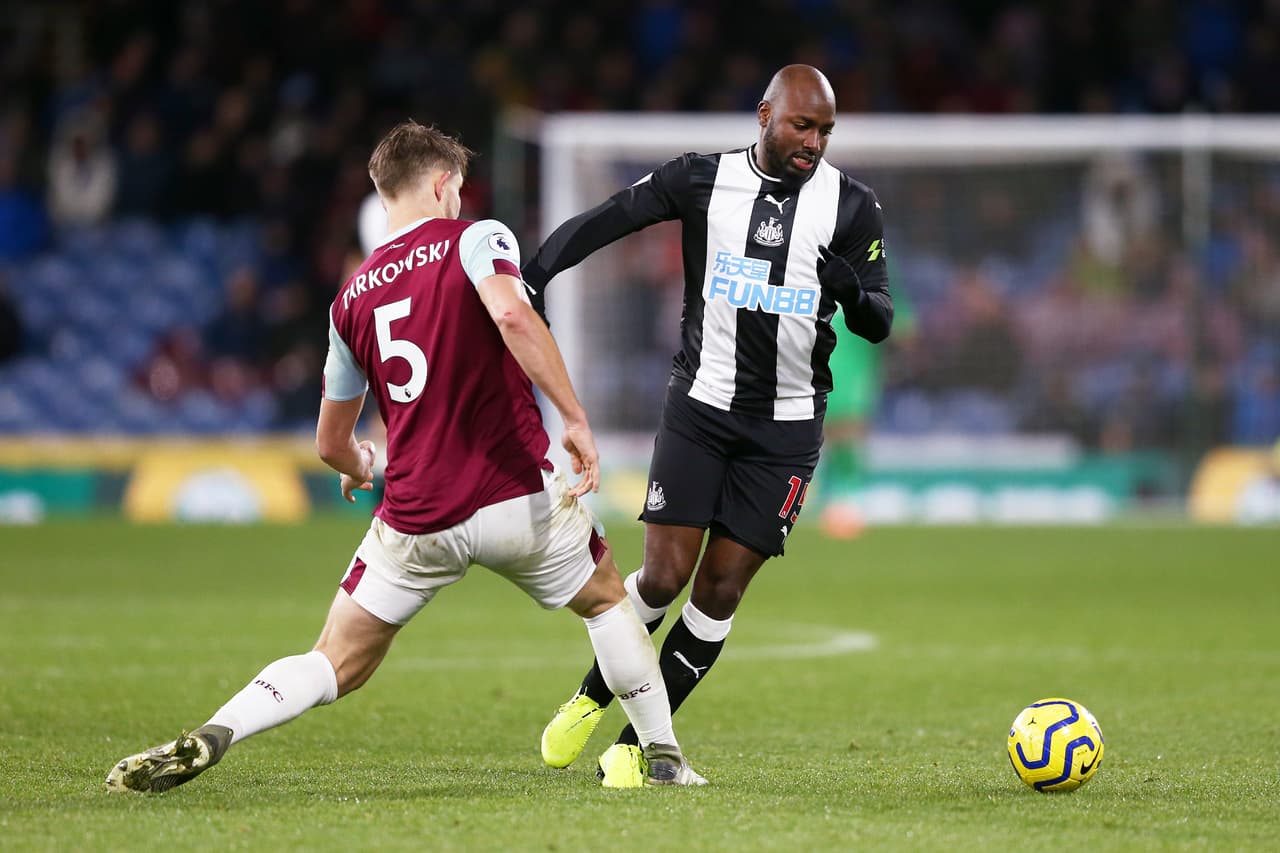 Burnley 1-0 Newcastle. En el duelo de media tabla, Wood marcó al 58’ para la victoria de los locales.