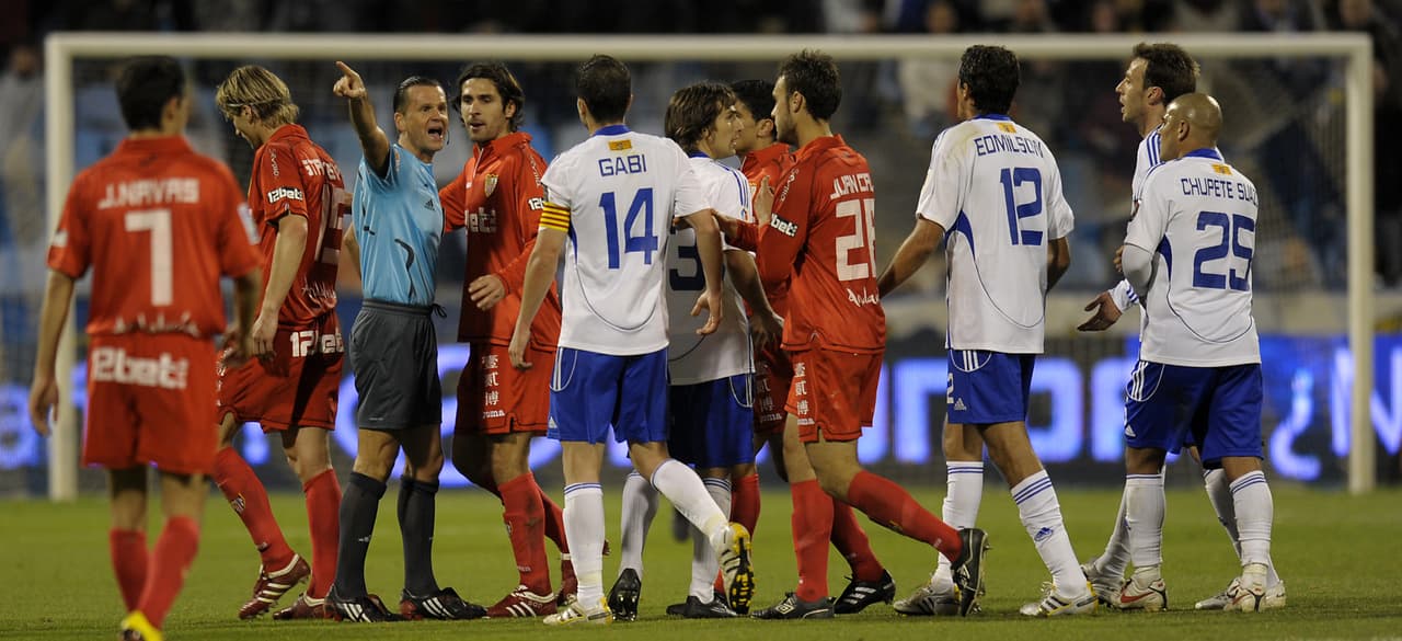 El Zaragoza no pudo comprar la ficha de Suazo al Monterrey. Y para la siguiente temporada acabó descendiendo a segunda división.