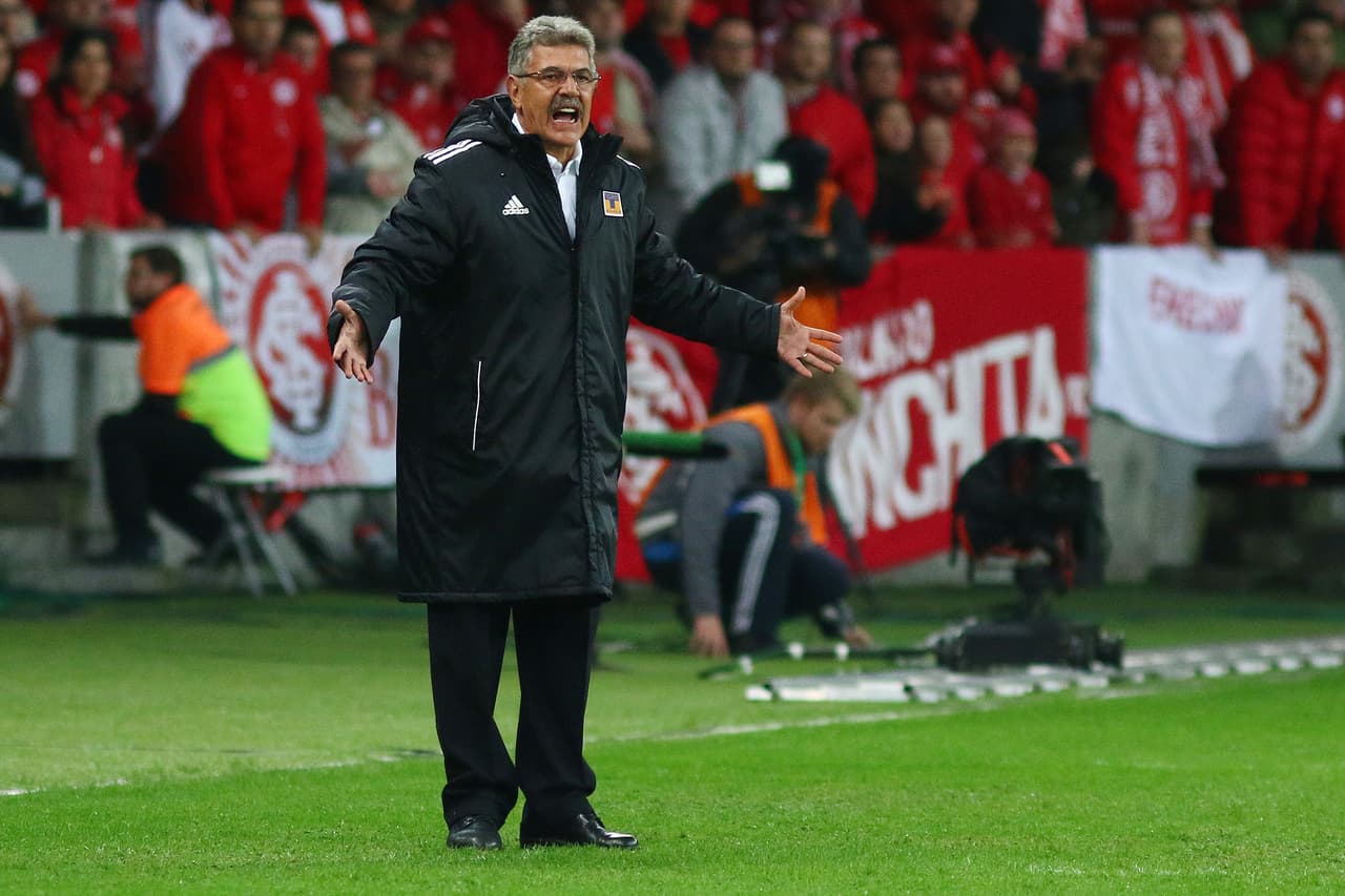 Sin embargo uno de sus mayores problemas de un espectacular equipo es precisamente el responsable, Ricardo Ferretti no es es el estratega más ofensivo del futbol mexicano así que habrá que ver si no le pone freno de mano al 'nuevo ferrari amarillo' de la Liga MX.