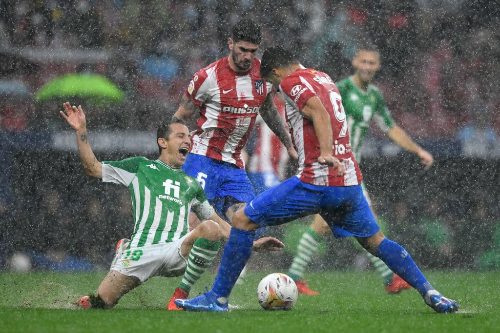 Los colchoneros no dejaron respirar al conjunto sevillano y terminan goleandolos 3-0.