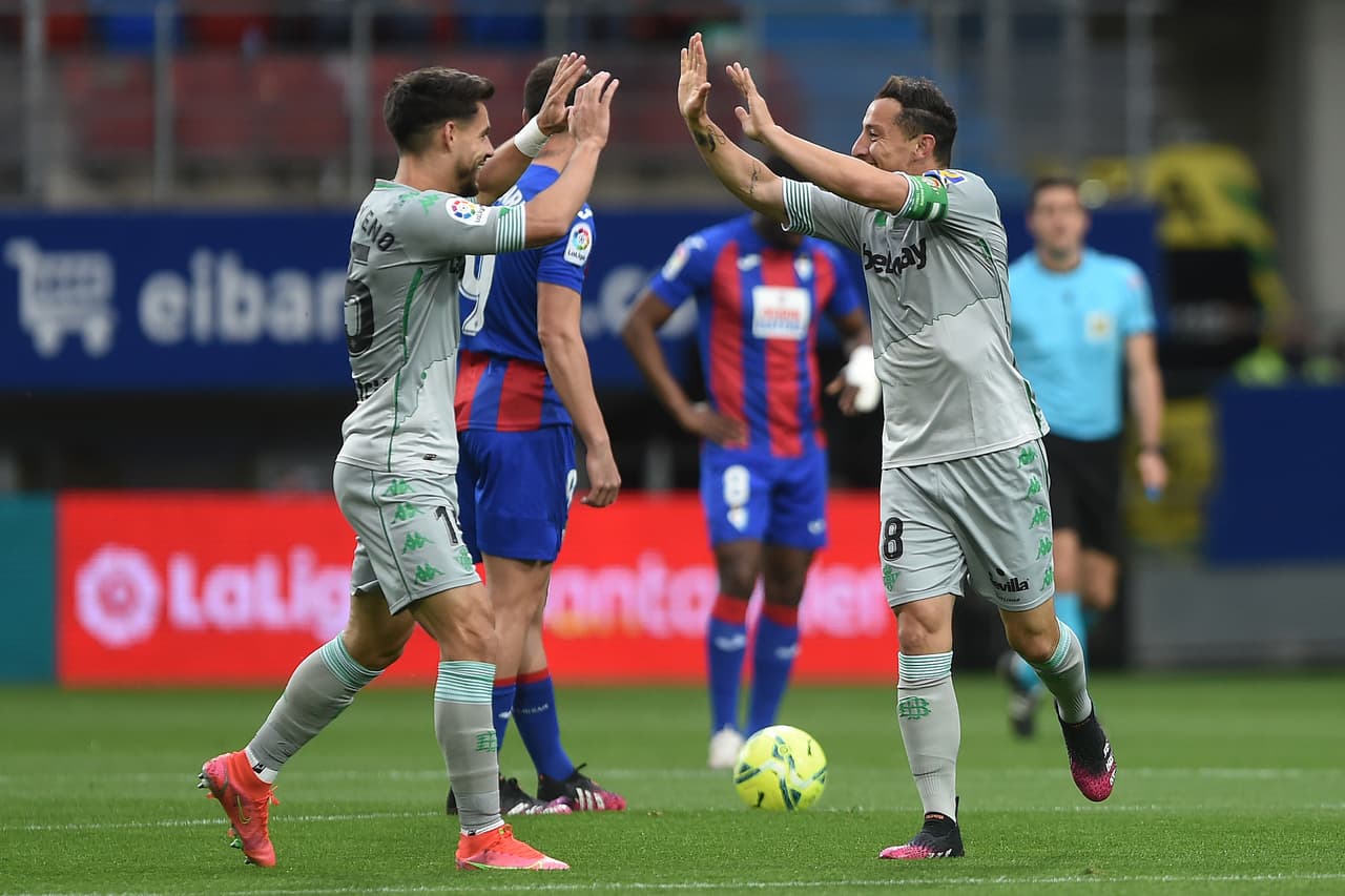 Tras su gol, Guardado llama al Betis a no bajar los brazos