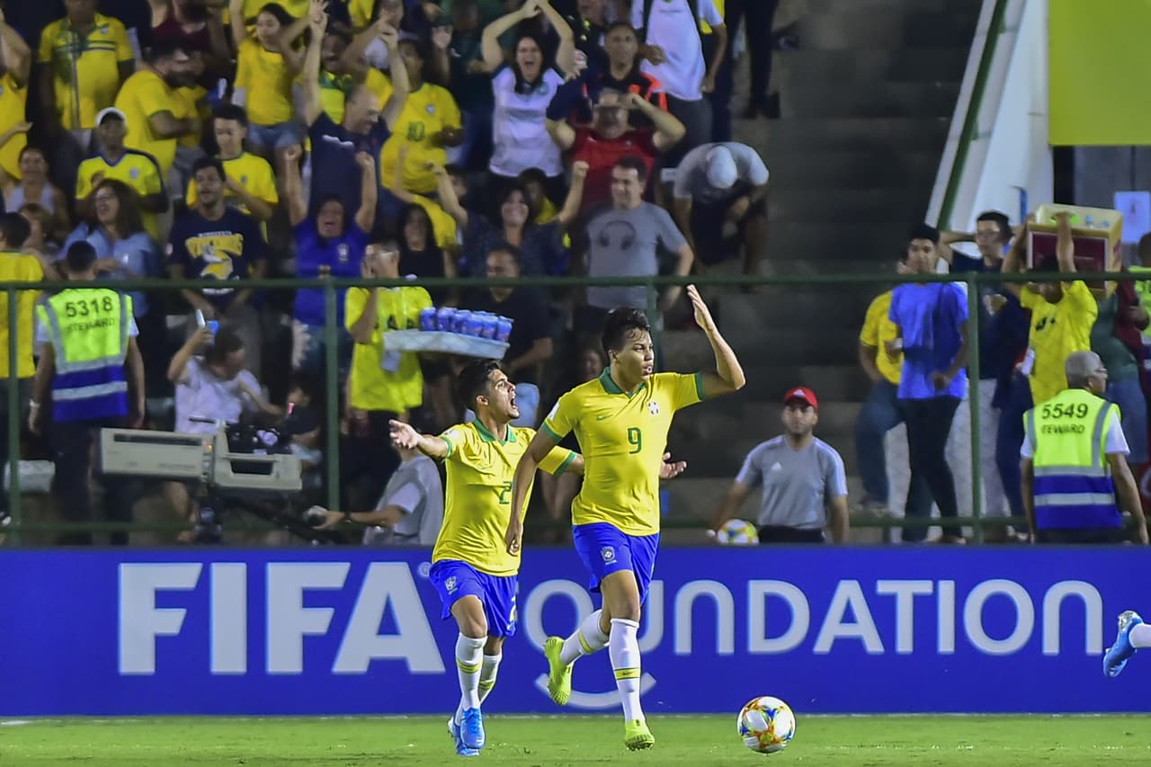 Francia cayó en Brasilia 3-2 ante la verdeamarela que ahora se medirá ante México en la final del torneo.