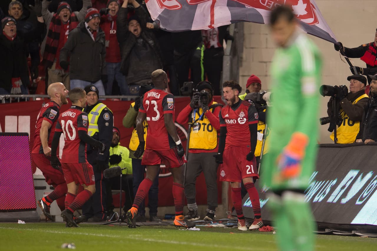 Sin embargo, al minuto 43 del segundo tiempo, Jonathan Osorio puso el 2-1 de Toronto con un golazo de taquito, una remontada que sabe a gloria contra los mexicanos.