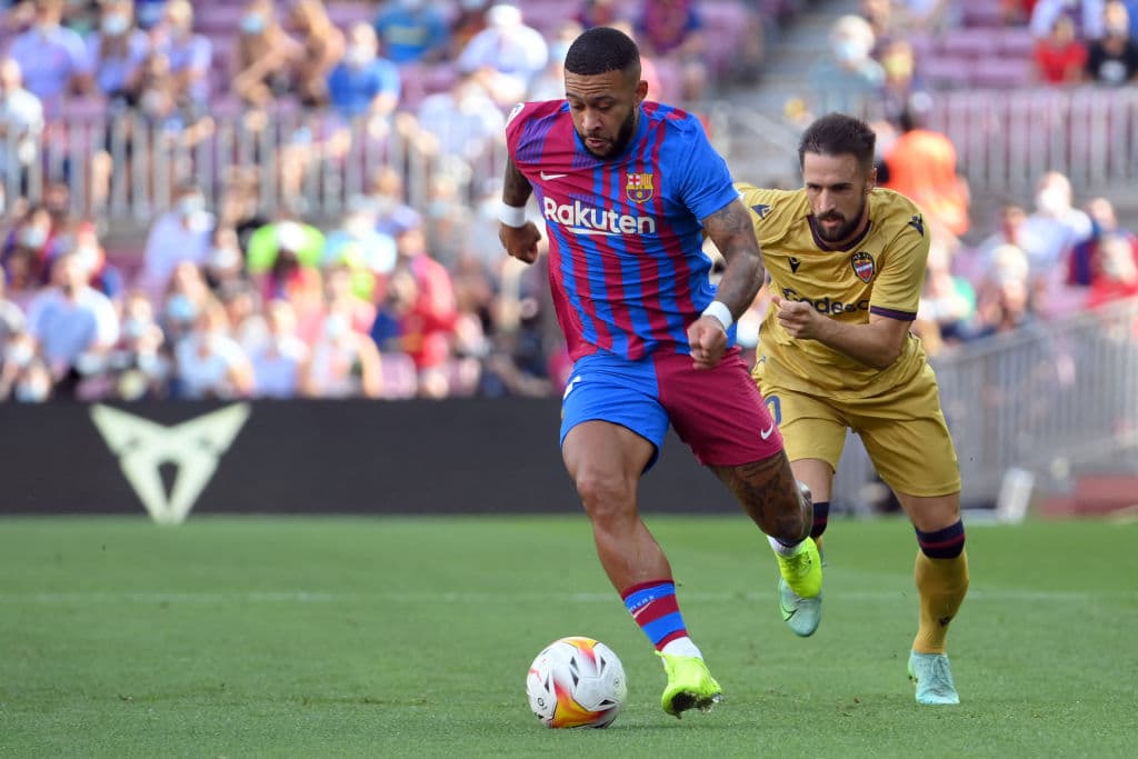 Barcelona derrota 3-0 al Levante con goles de Memphis Depay de penalti, Luuk de Jong y Ansu Fati, quien estuvo 10 meses fuera por lesión, regresó a las canchas, durante la Jornada 7 en La Liga.