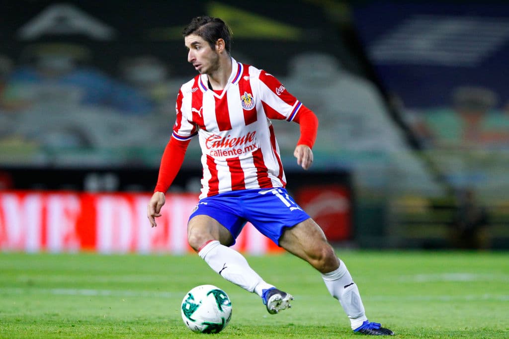 LEON, MEXICO - DECEMBER 05: Isaac Brizuela of Chivas drives the ball during the semifinal second leg match between Leon and Chivas as part of the Torneo Guard1anes 2020 Liga MX at Leon Stadium on December 5, 2020 in Leon, Mexico. (Photo by Leopoldo Smith/Getty Images)