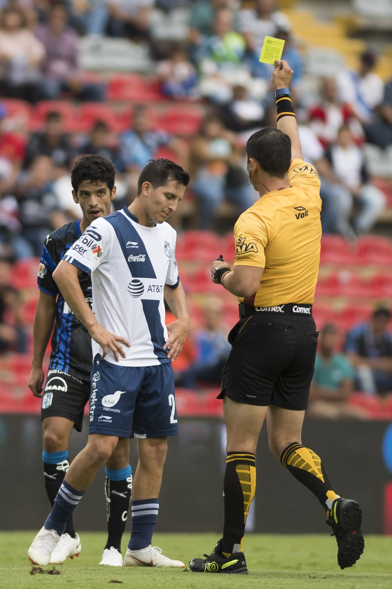 Diego Montaño fue el árbitro central del encuentro. Mostró 4 tarjetas amarillas y tuvo una decisión polémica al decidir no marcar un posible penal en favor de los locales.