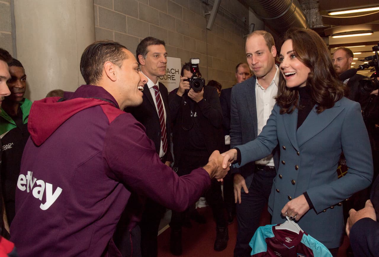 'Chicharito' llegó además al West Ham con el reconocimiento previo de su paso por Manchester United, lo que ha sido de paso un impulso adicional en su regreso a Inglaterra.
