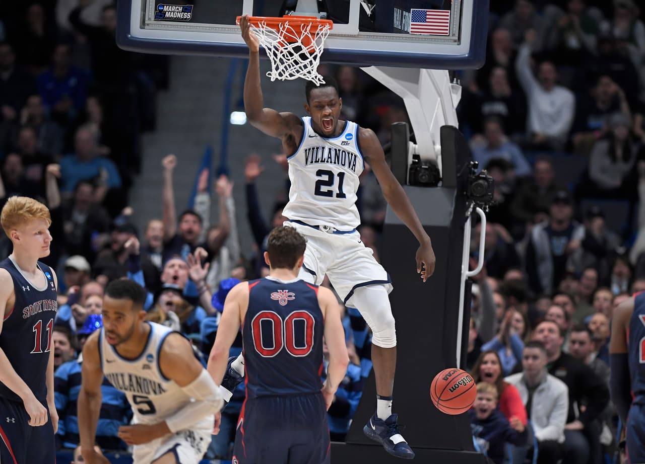 <b>Saint Mary's (11) 57-61 Villanova (6)</b>. El campeón vigente del baloncesto universitario sobrevive a un susto contra los Gaels de Saint Mary's, tras reponerse a un flojo comienzo y a una defensa de papel. Phil Booth se lució con 21 puntos para que los Wildcats sigan defendiendo su corona.