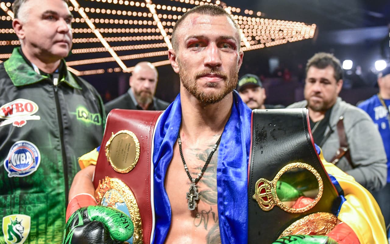 Vasiliy 'Hi-Tech' Lomachenko asegura que la diferencia de peso es demasiado. "Hay demasiada diferencia. Errol Spence Jr es un buen boxeador, pero veremos".