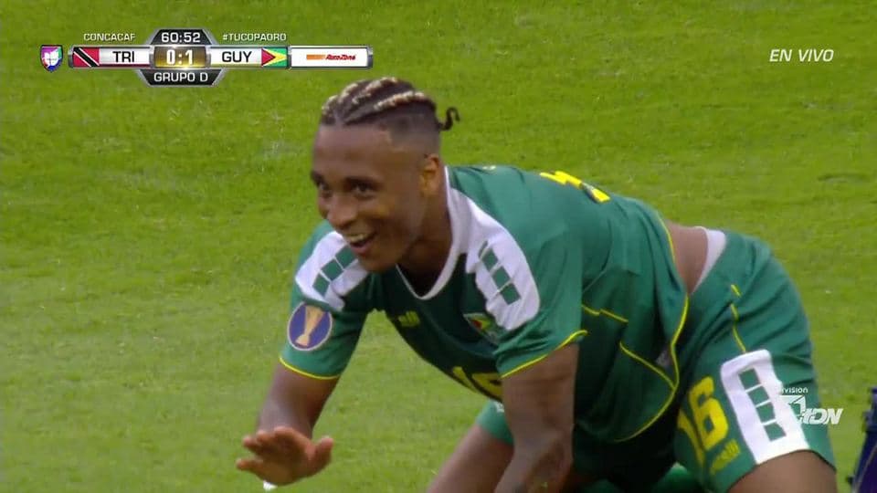 Tiro desviado de Neil Danns