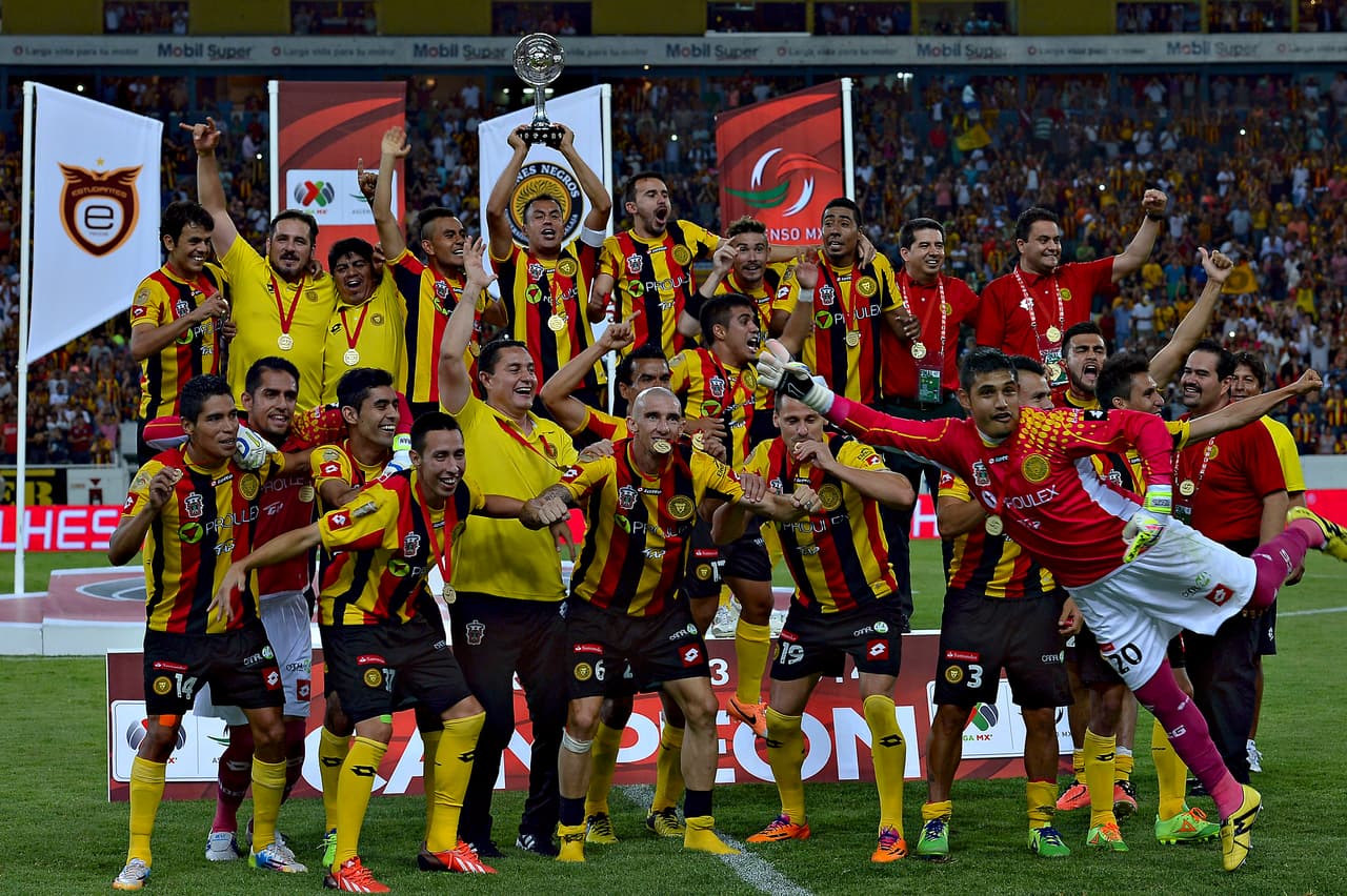 Los Tecos lograron un autogol de Santos, manda al partido a tiempo extra. Osmar ‘La Pantera’ Donizete anota y le da a Tecos su único título de Primera División del futbol mexicano.