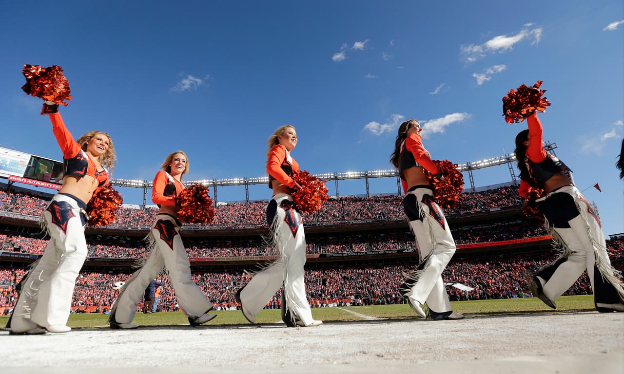 Los equipos locales ganaron, así que tendremos a estas bellezas de los Panthers y Broncos en el Super Bowl 50. Checa las mejores tomas de ellas en los Campeonatos de Conferencias.