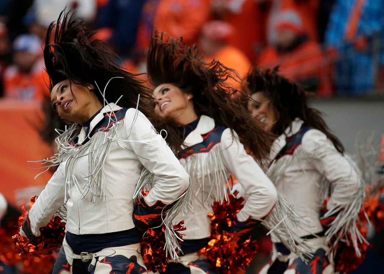 Los equipos locales, así que tendremos a estas bellezas de los Panthers y Broncos en el Super Bowl 50. Checa las mejores tomas de ellas en los Campeonatos de Conferencias.