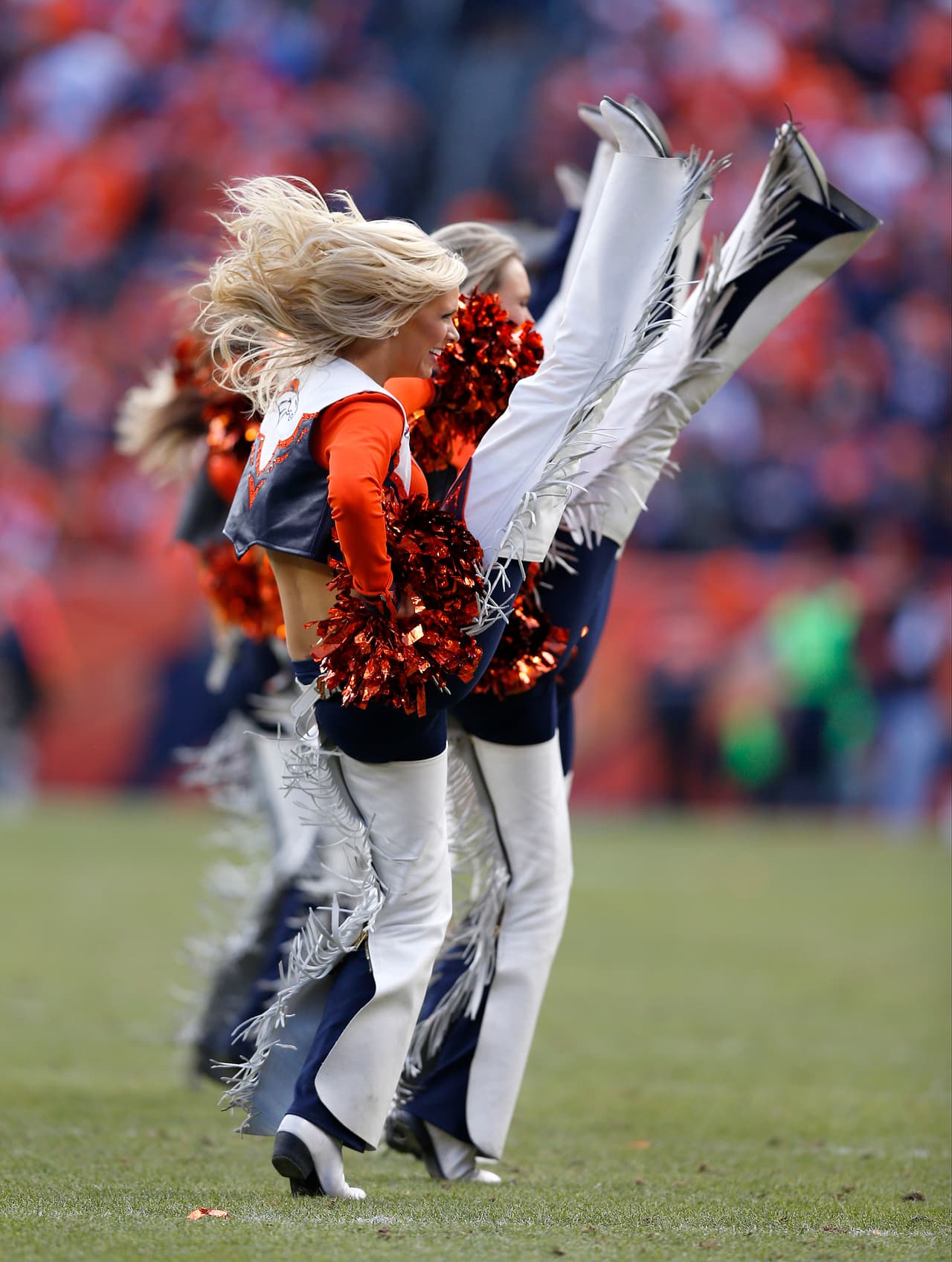 Los equipos locales ganaron, así que tendremos a estas bellezas de los Panthers y Broncos en el Super Bowl 50. Checa las mejores tomas de ellas en los Campeonatos de Conferencias.