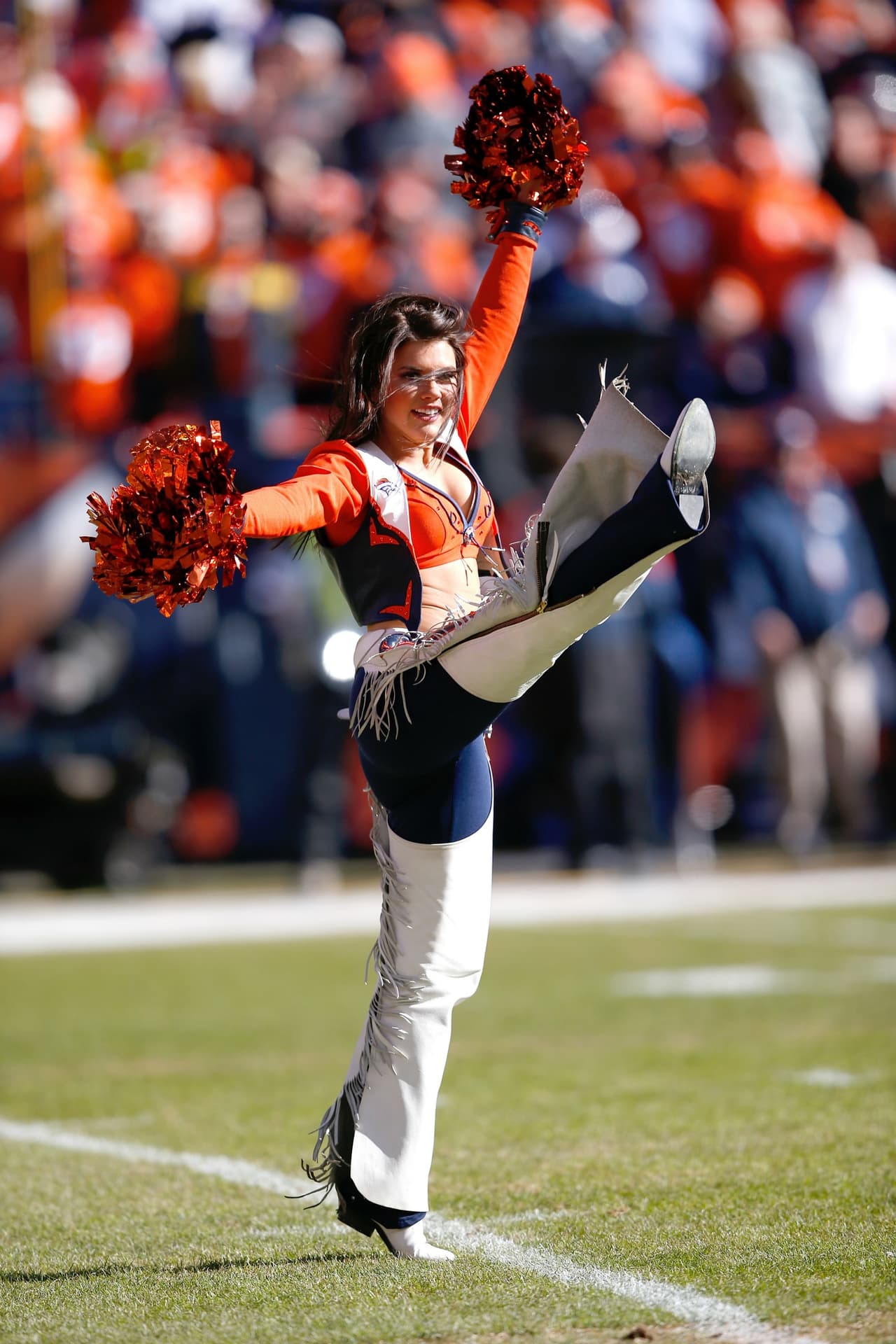 Los equipos locales ganaron, así que tendremos a estas bellezas de los Panthers y Broncos en el Super Bowl 50. Checa las mejores tomas de ellas en los Campeonatos de Conferencias.