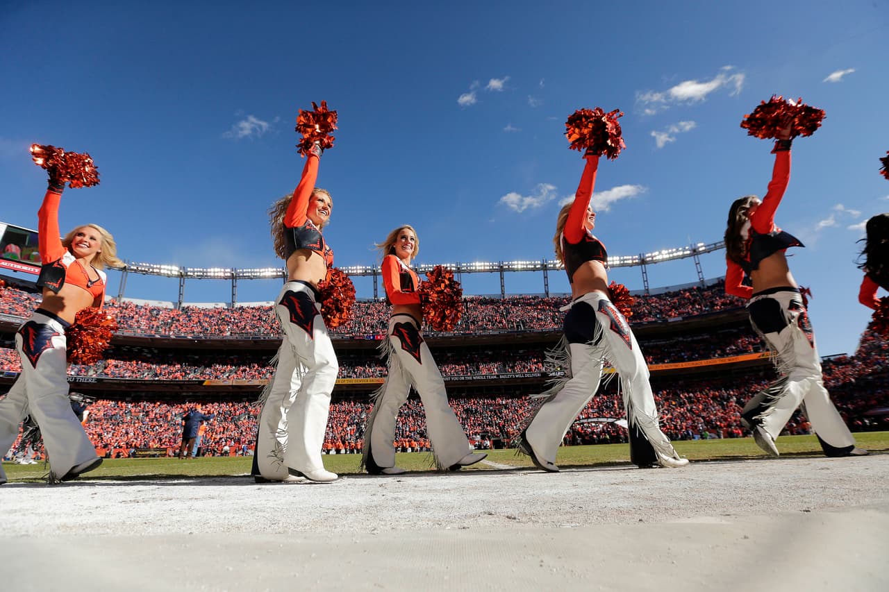 Los equipos locales ganaron, así que tendremos a estas bellezas de los Panthers y Broncos en el Super Bowl 50. Checa las mejores tomas de ellas en los Campeonatos de Conferencias.