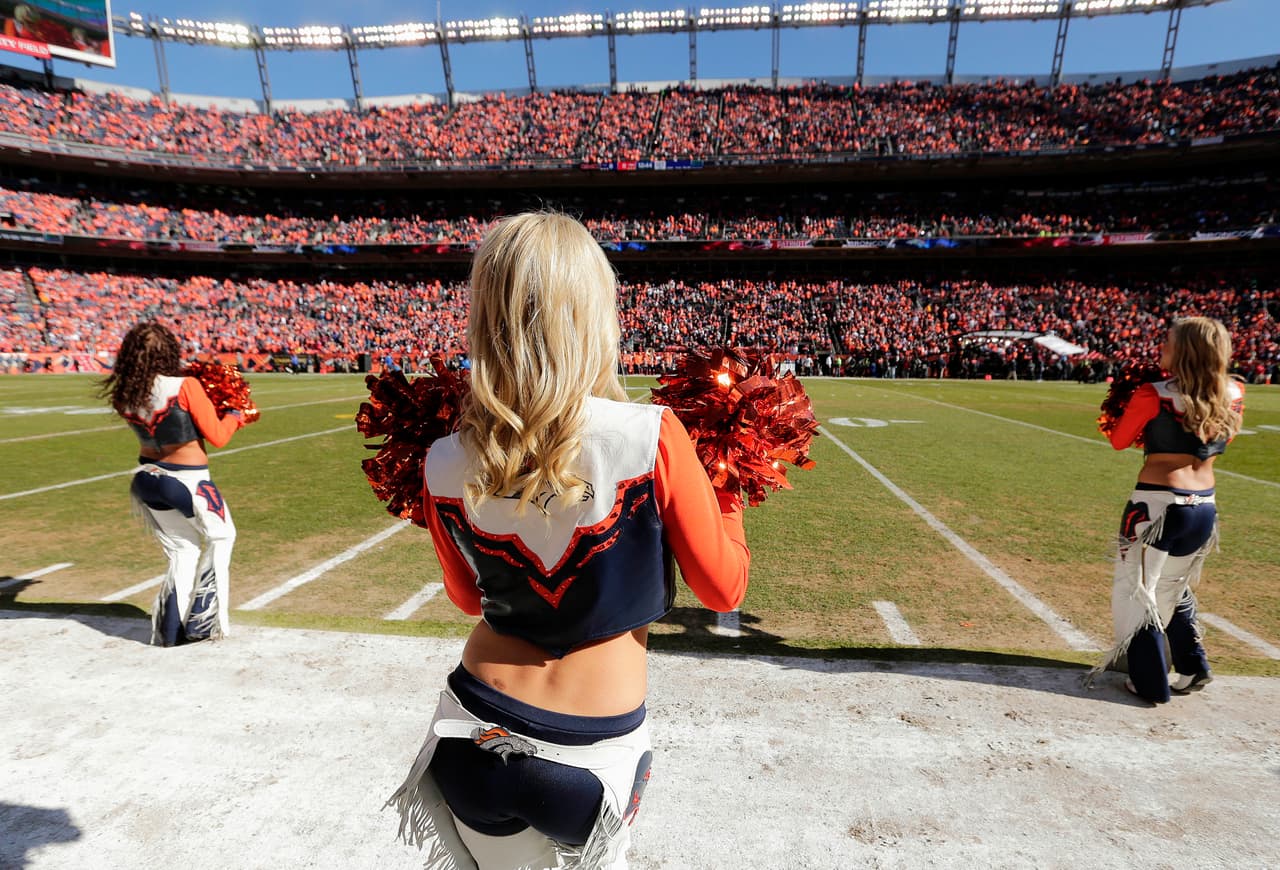 Los equipos locales ganaron, así que tendremos a estas bellezas de los Panthers y Broncos en el Super Bowl 50. Checa las mejores tomas de ellas en los Campeonatos de Conferencias.