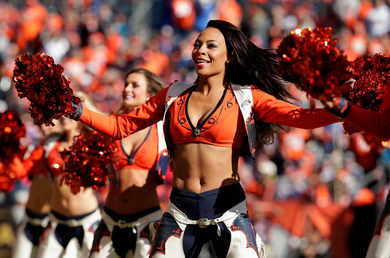 Los equipos locales ganaron, así que tendremos a estas bellezas de los Panthers y Broncos en el Super Bowl 50. Checa las mejores tomas de ellas en los Campeonatos de Conferencias.