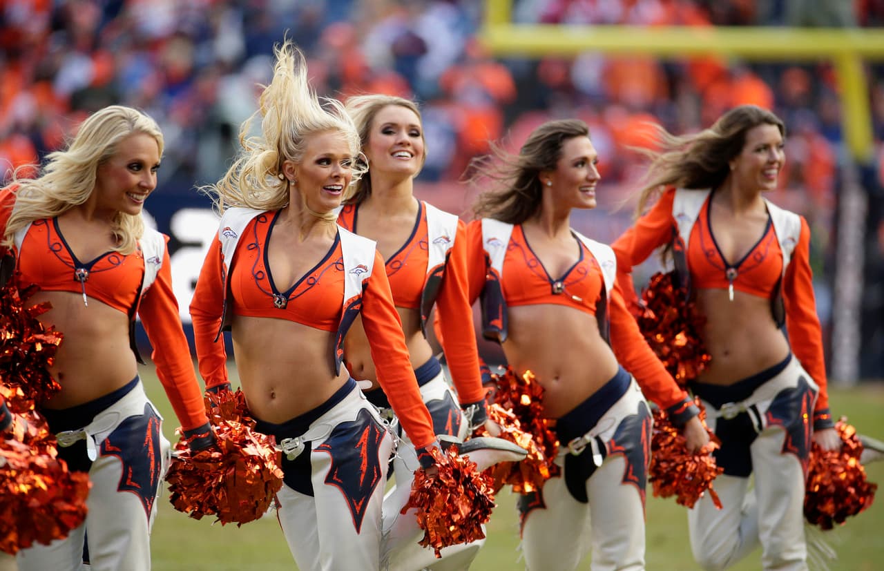 Los equipos locales ganaron, así que tendremos a estas bellezas de los Panthers y Broncos en el Super Bowl 50. Checa las mejores tomas de ellas en los Campeonatos de Conferencias.