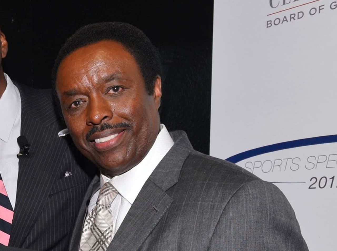 Jim Hill lame a su esposa para contagiarla de coronavirus