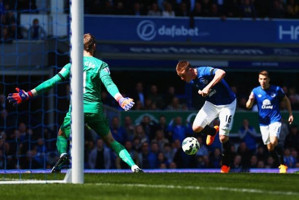 El segundo gol del Everton llegaría al 35 obra de John Stone quien venció a De Gea con una buena definición al arco.