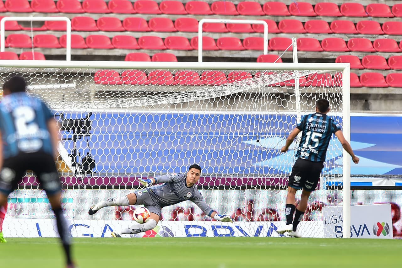 Los goles de Ángel Sepúlveda (23') y Hugo Silveira (45+2'), Querétaro vuleve a ver la victoria luego de vencer 2-1 al Atlético San Luis. Los Gallos se sitúan en la octava plaza, mientras que el Atlético San Luis cae a la doceava posición.