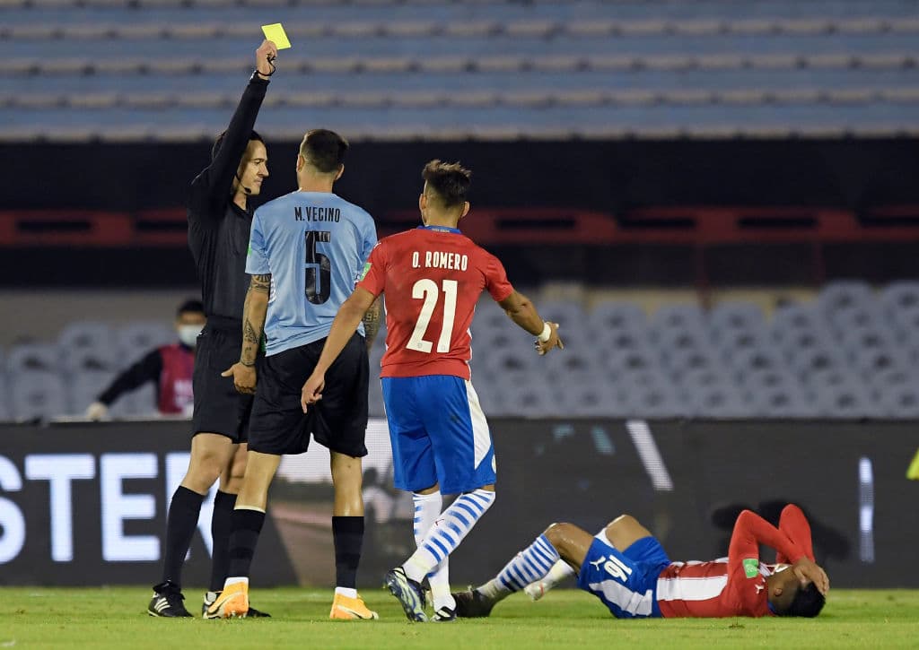 La gran ofensiva de Uruguay no logra batir a Antony Silva y empatan 0-0 en la séptima jornada de las eliminatorias rumbo a Qatar 2022.