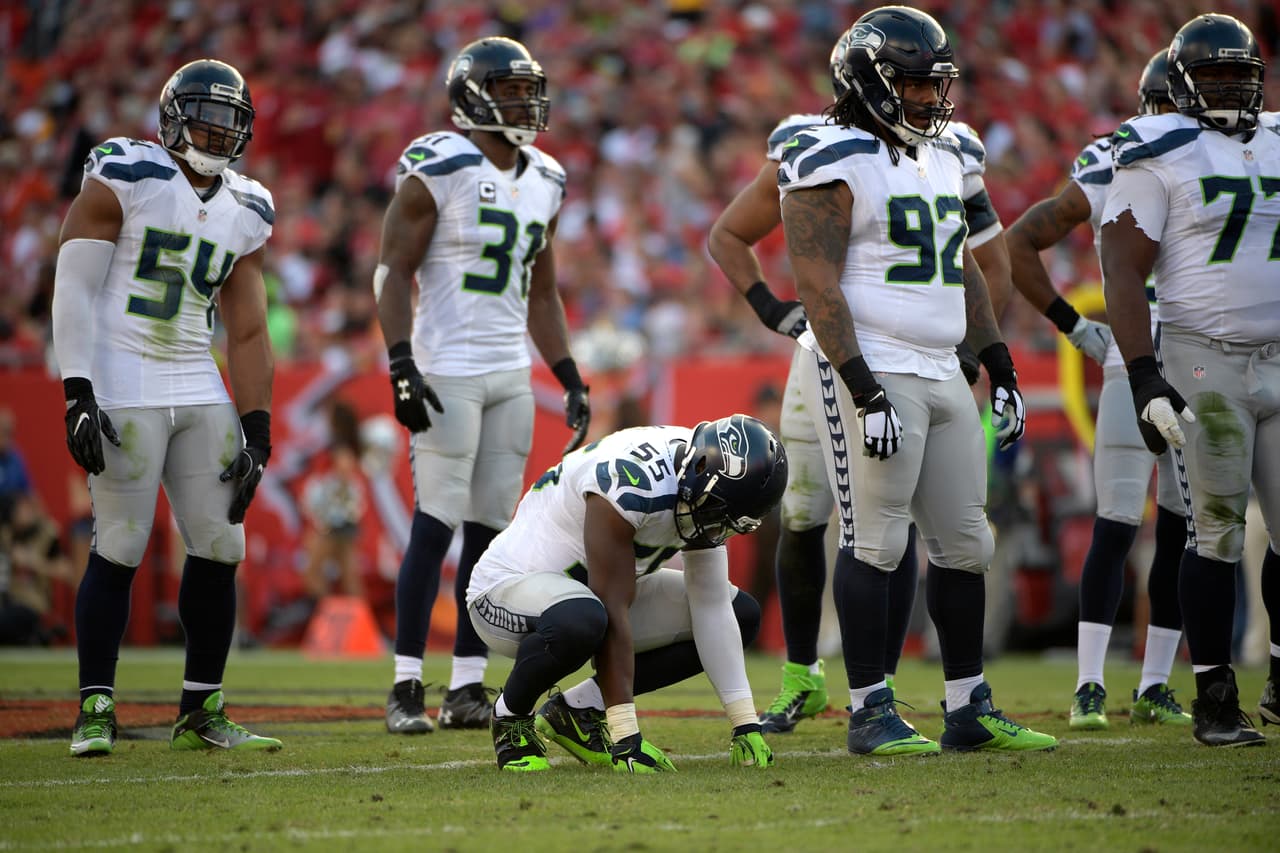 <b>4) SEATTLE SEAHAWKS (7-3-1)</b>
<br>Sí, estoy escribiendo esto después de que
<a href="http://www.nfl.com/gamecenter/2016112708/2016/REG12/seahawks@buccaneers">los Seahawks tropezaron en Tampa</a>. Sin embargo, aunque hay que darle crédito a
<a href="http://www.nfl.com/player/geraldmccoy/496816/profile">Gerald McCoy</a> y la defensa de los Bucs por sofocar a
<a href="http://www.nfl.com/player/russellwilson/2532975/profile">Russell Wilson</a>, Seattle sigue siendo un equipo fuerte con un
<i>muy</i>
<i>manejable</i> calendario en la recta final:
<br>
<a href="http://www.nfl.com/gamecenter/2016120412/2016/REG13/panthers@seahawks">vs. Carolina</a>;
<a href="http://www.nfl.com/gamecenter/2016121111/2016/REG14/seahawks@packers">en Green Bay</a>;
<a href="http://www.nfl.com/gamecenter/2016121500/2016/REG15/rams@seahawks">vs. los Angeles</a>;
<a href="http://www.nfl.com/gamecenter/2016122410/2016/REG16/cardinals@seahawks">vs. Arizona</a> y
<a href="http://www.nfl.com/gamecenter/2017010115/2016/REG17/seahawks@49ers">en San Francisco</a>.