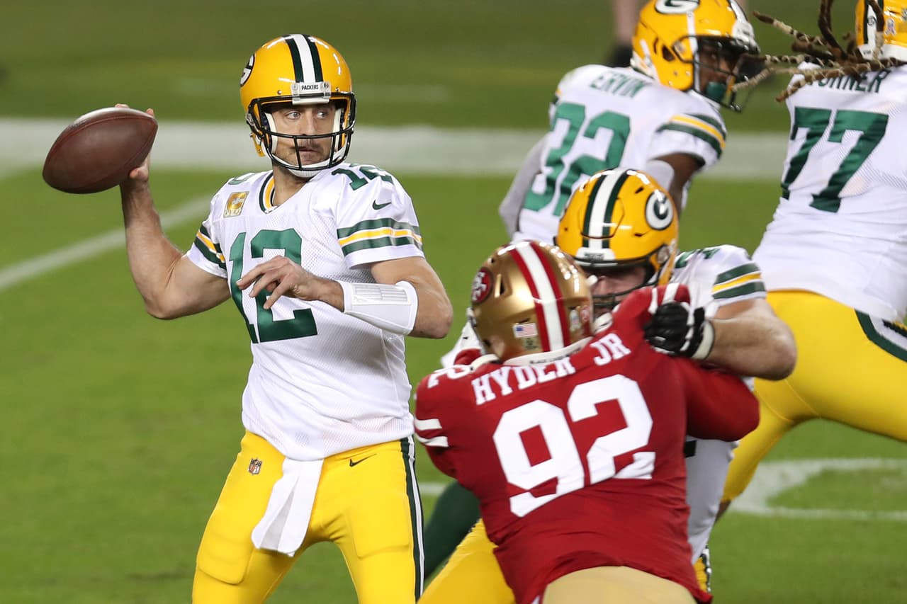 Aaron Rodgers tiene una gran noche y con cuatro pases de anotación sin intercepción, los Green Bay Packers vencen 34-17 a los San Francisco 49'ers.