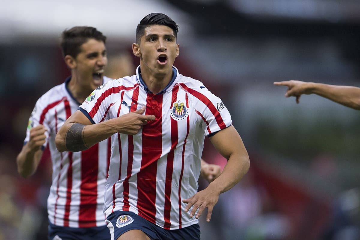 Chivas se va con mejor sabor del Azteca, por el penal atajado por Gudiño y porque marcó el primer gol del juego por intermedio de Alan Pulido al minuto 59.