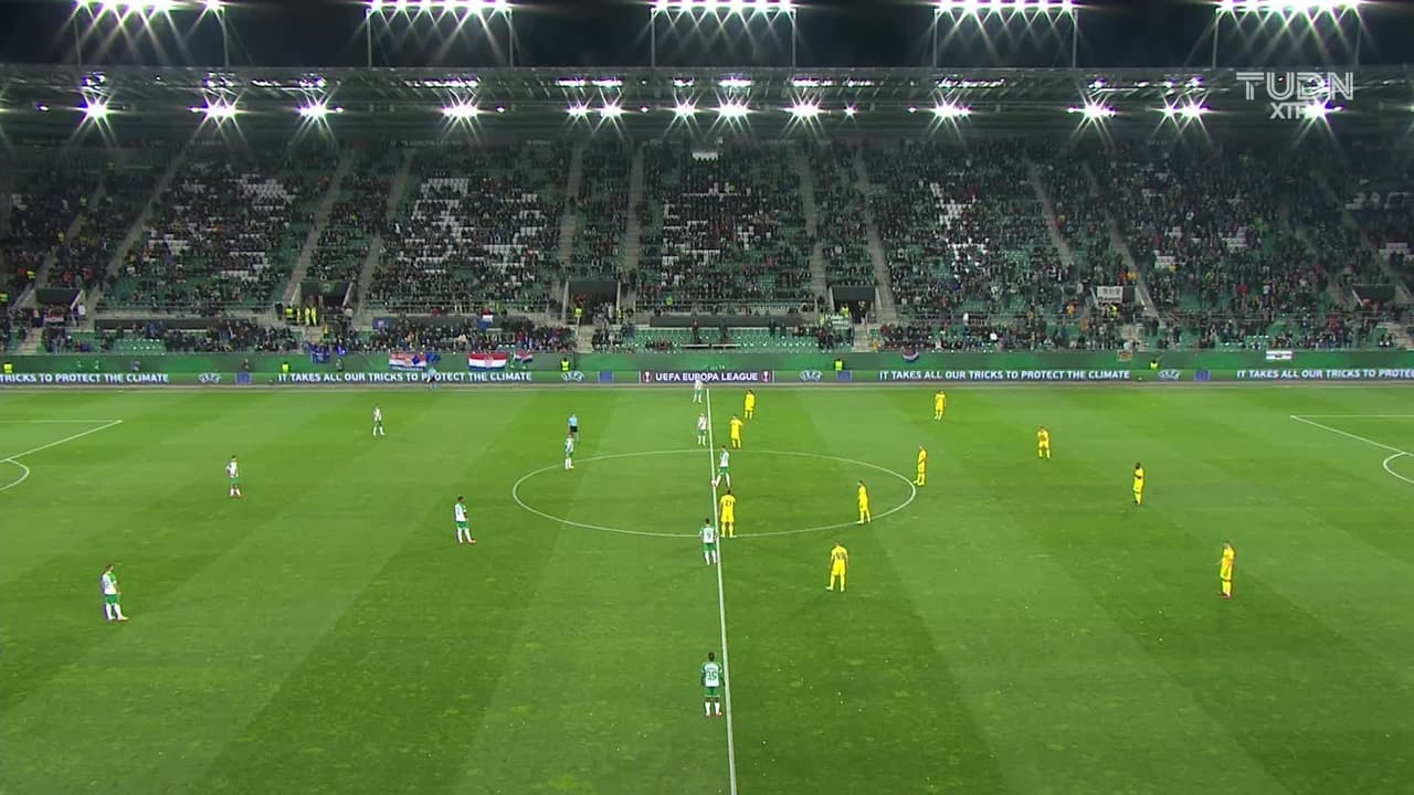 Arranca el partido y la pelota está en juego.