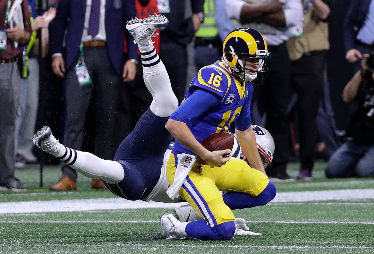 La ofensiva de los Rams, la segunda mejor de toda la NFL en aquella temporada, se vio limitada: apenas dos primeras oportunidades y 57 yardas totales, una total sequía.