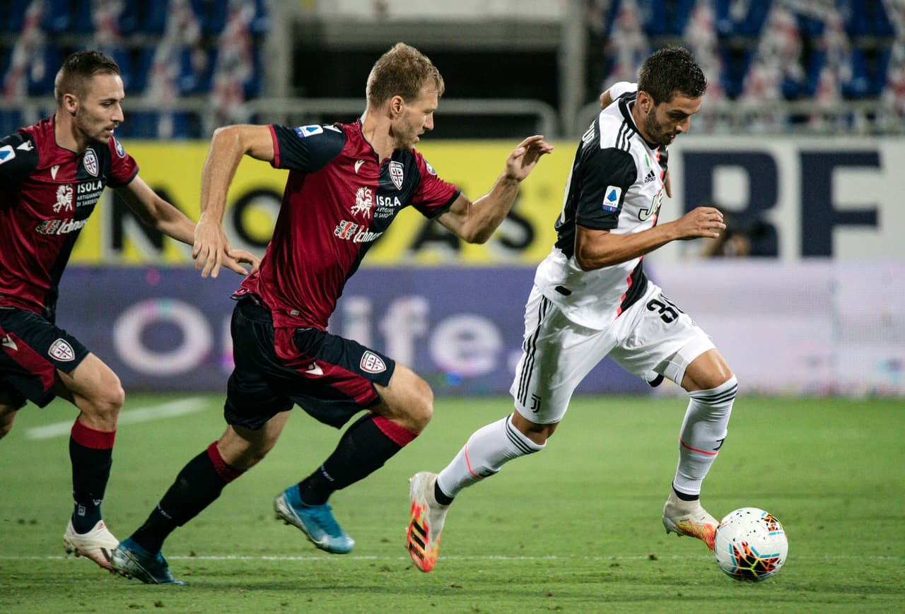 Hacia la media hora de juego, los campeones del futbol italiano dominaban el partido, aunque aún no rompían el cero en su marcador.