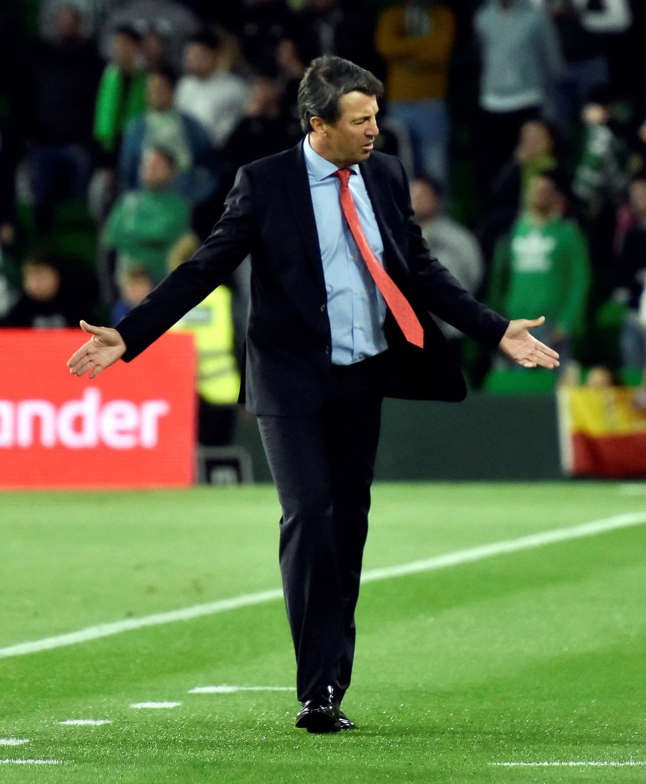 La impotencia de Málaga se hizo evidente ante la embestida de un Betis necesitado de triunfo.