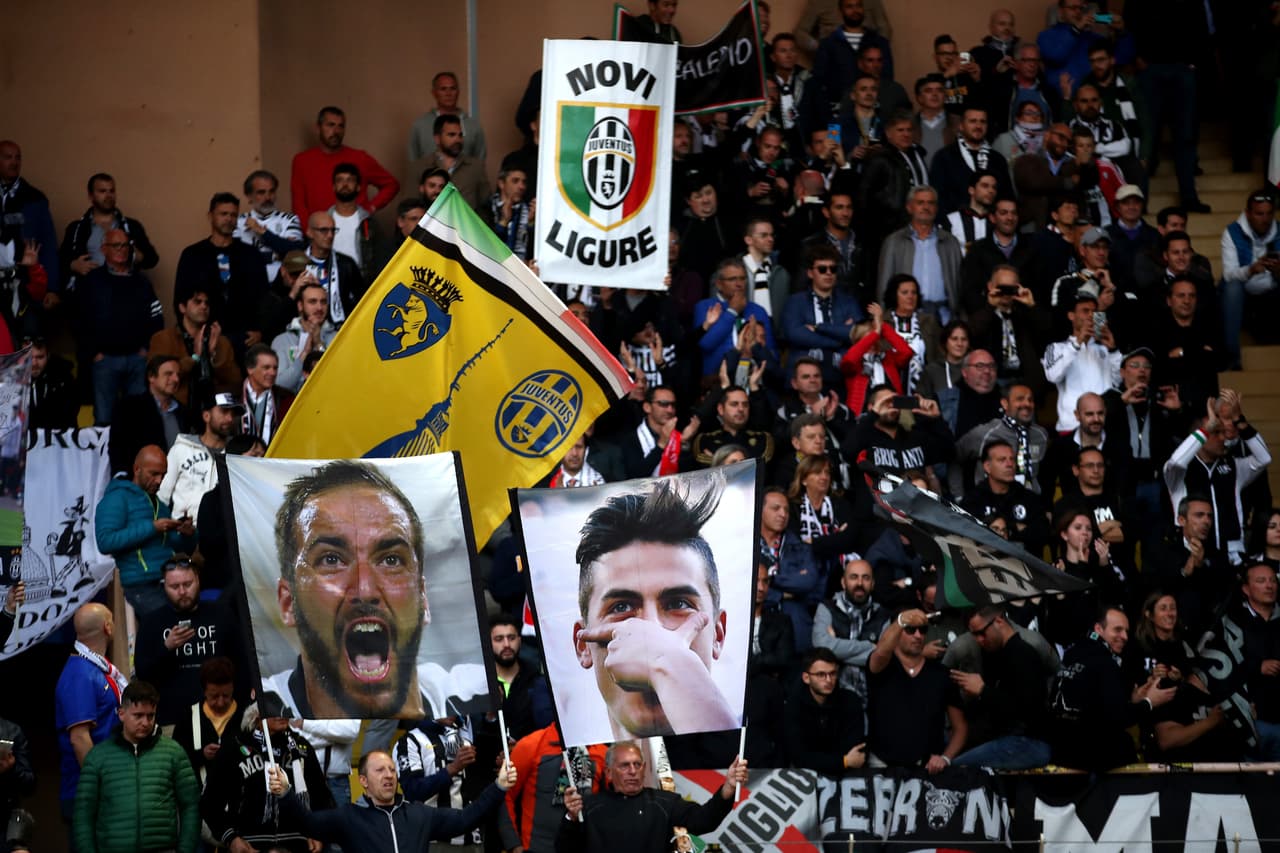 A Francia llegaron centenares de fanáticos italianos optimistas de lo que su equipo podría hacer en condición de visitante.