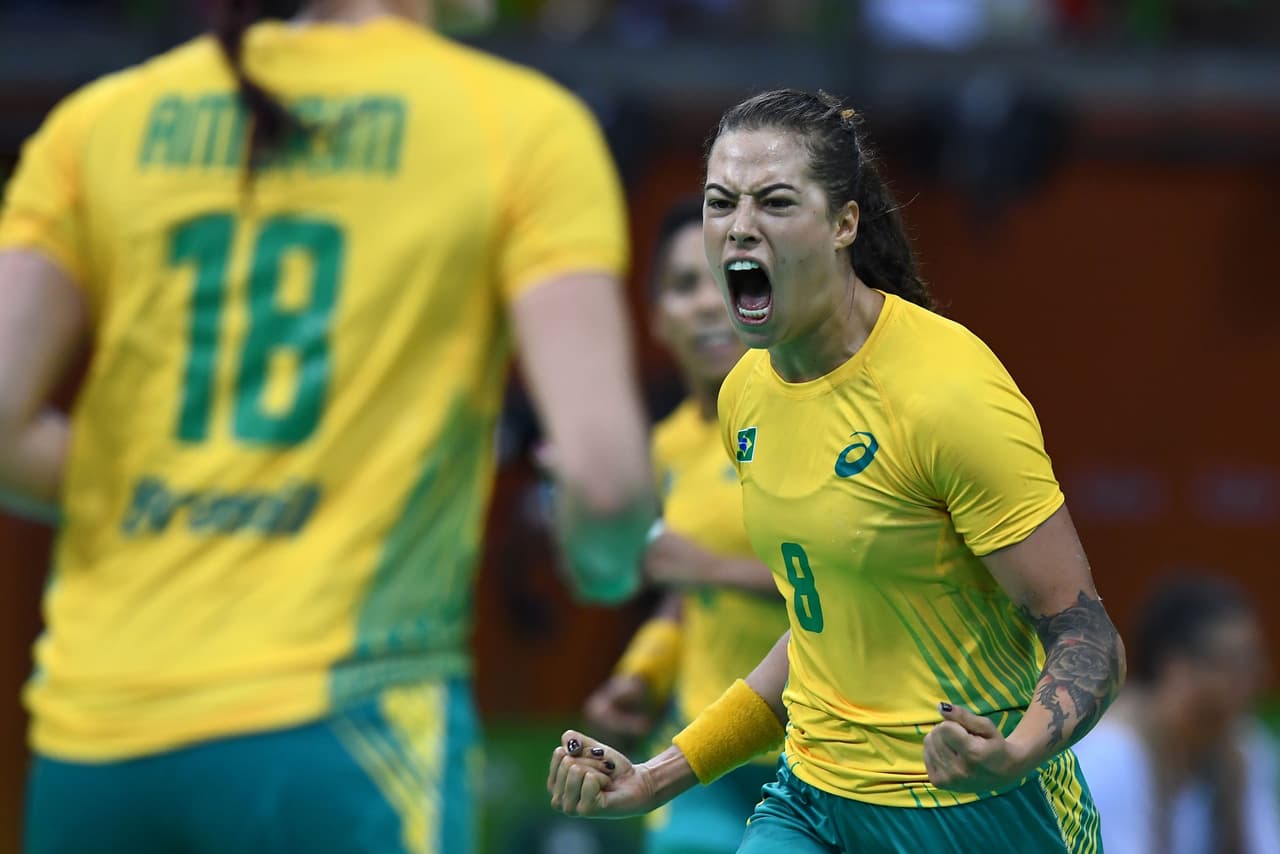La brasileña Fernanda Franca da Silva celebra un gol durante un partido del torneo de Balonmano del grupo A, Noruega vs Brasil.