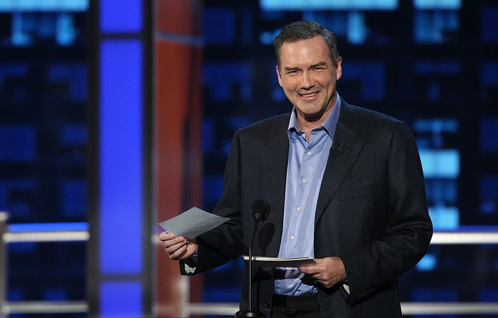 El comediante y estrella de "Saturday Night Live" Norm Macdonald murió después de una batalla privada de nueve años contra el cáncer en septiembre. Tenía 61 años.