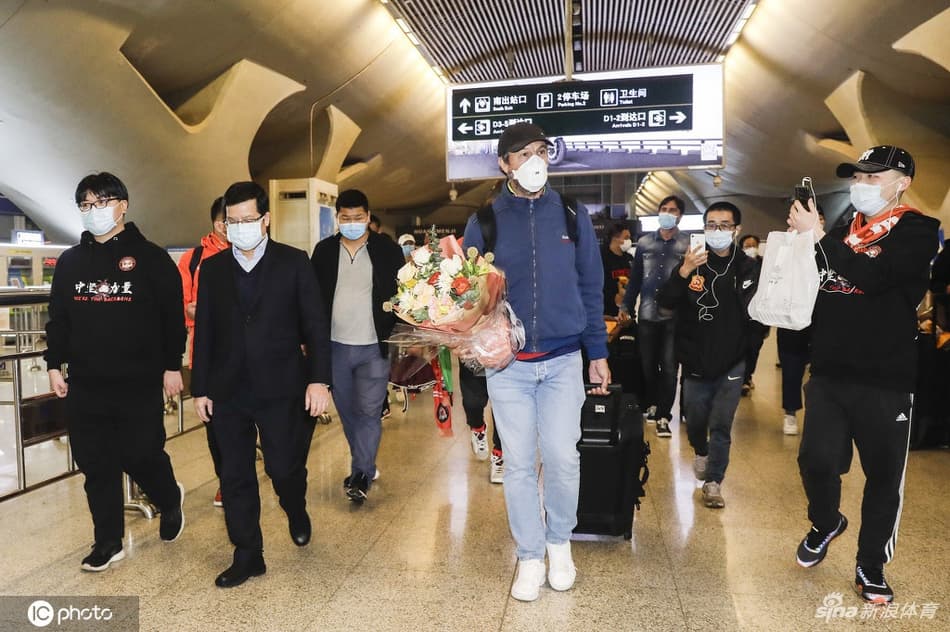 El entrenador José González dijo que los jugadores son futbolistas profesionales y como tal no podían arriesgarse a regresar antes.