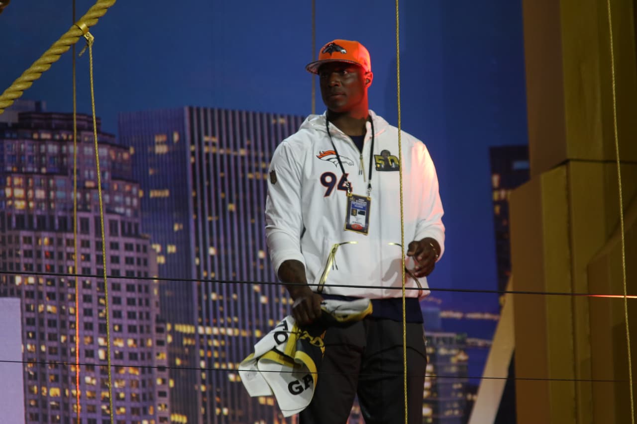 Los jugadores de los Denver Broncos se mostraron relajados durante el Opening Night previo al Super Bowl 50, he aquí sus mejores imágenes.