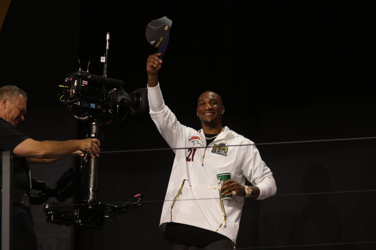 Los jugadores de los Denver Broncos se mostraron relajados durante el Opening Night previo al Super Bowl 50, he aquí sus mejores imágenes.