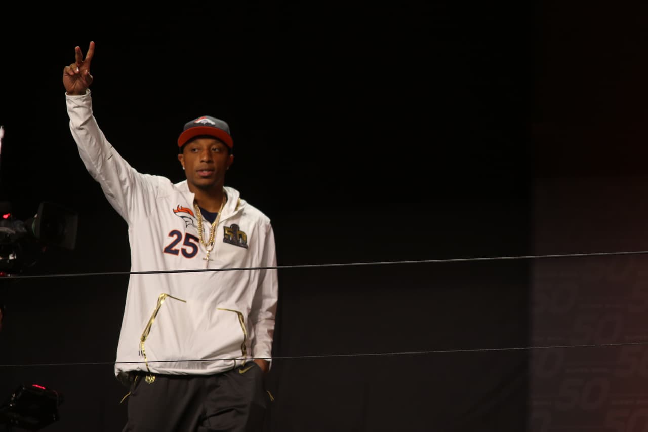 Los jugadores de los Denver Broncos se mostraron relajados durante el Opening Night previo al Super Bowl 50, he aquí sus mejores imágenes.