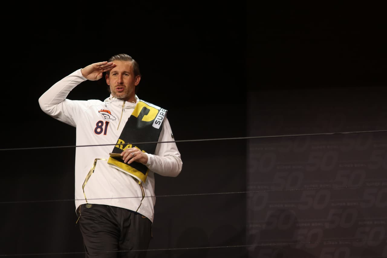 Los jugadores de los Denver Broncos se mostraron relajados durante el Opening Night previo al Super Bowl 50, he aquí sus mejores imágenes.