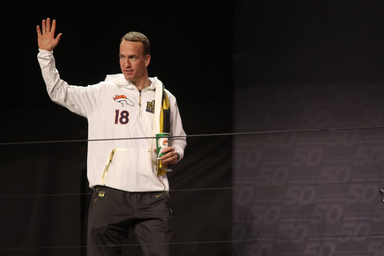 Los jugadores de los Denver Broncos se mostraron relajados durante el Opening Night previo al Super Bowl 50, he aquí sus mejores imágenes.