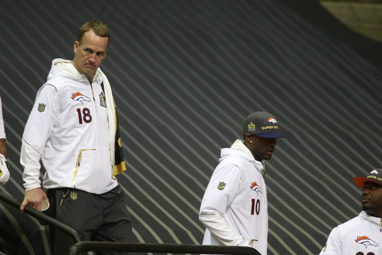 Los jugadores de los Denver Broncos se mostraron relajados durante el Opening Night previo al Super Bowl 50, he aquí sus mejores imágenes.