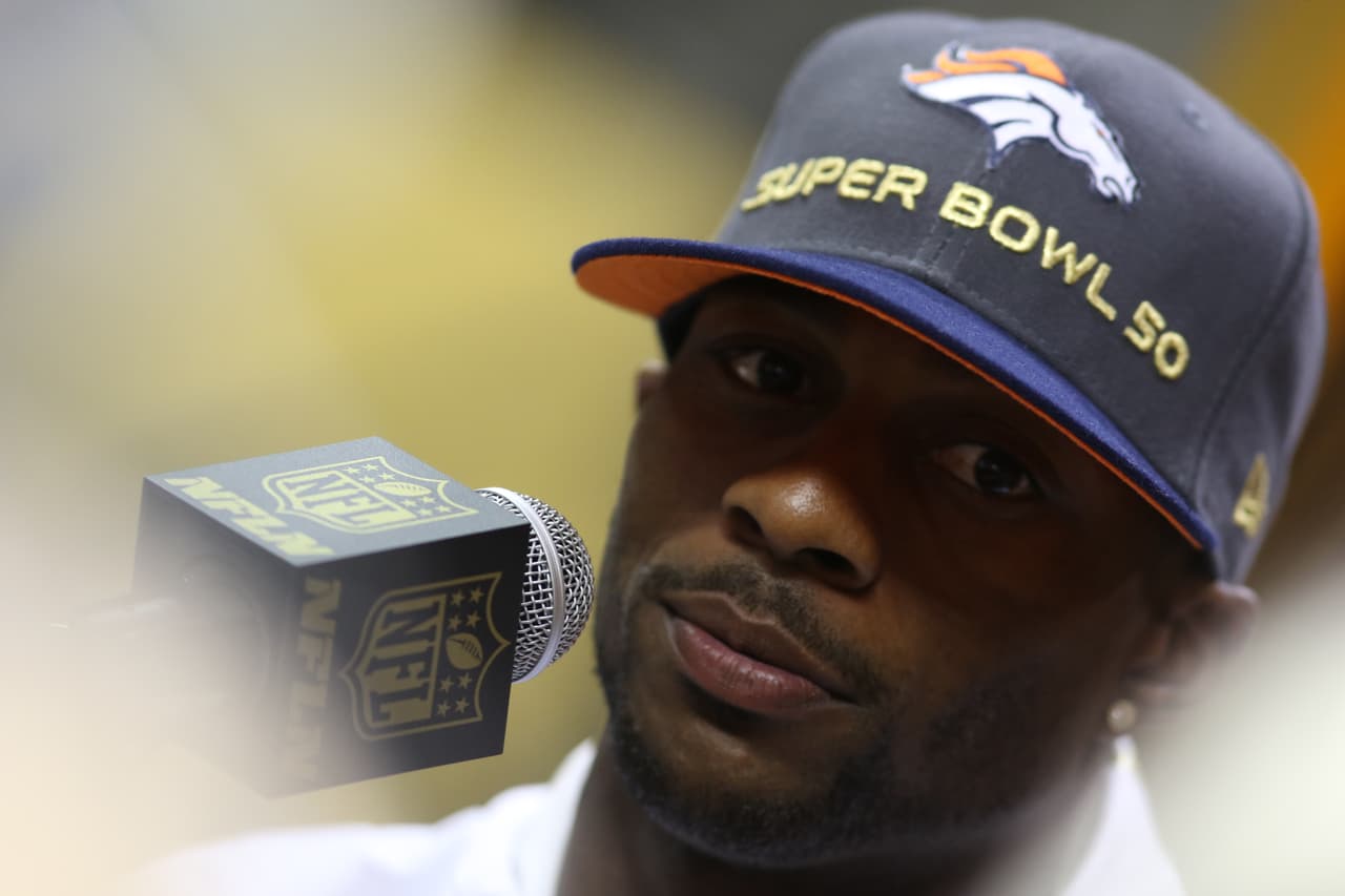 Los jugadores de los Denver Broncos se mostraron relajados durante el Opening Night previo al Super Bowl 50, he aquí sus mejores imágenes.