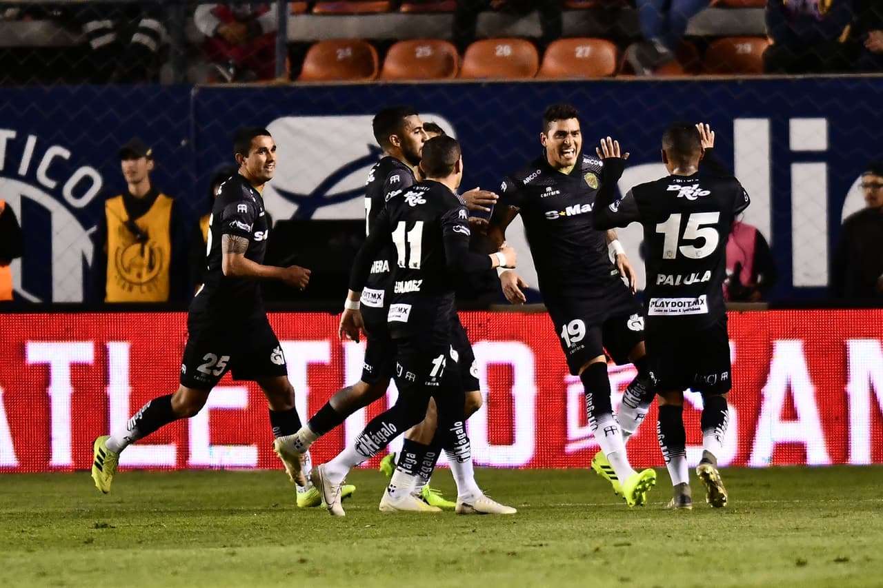 Con goles de Bruno Romo, Flavio Santos y Darío Lezcano, Bravos golea en San Luis y se queda con los tres puntos.