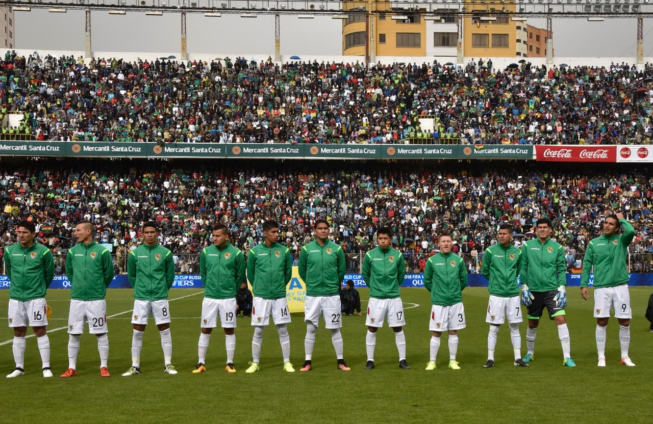 En el Hernando Siles de La Paz, Bolivia saltó al campo con: Lampe; Bejarano, Raldes, Zenteno, Flores; Castro, Wayar, Chumacero, Escobar, Arce; Moreno Martins.